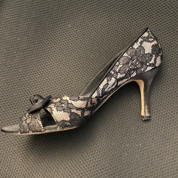 Gossip, beige with black lace and a bow - Picture 4 of 4